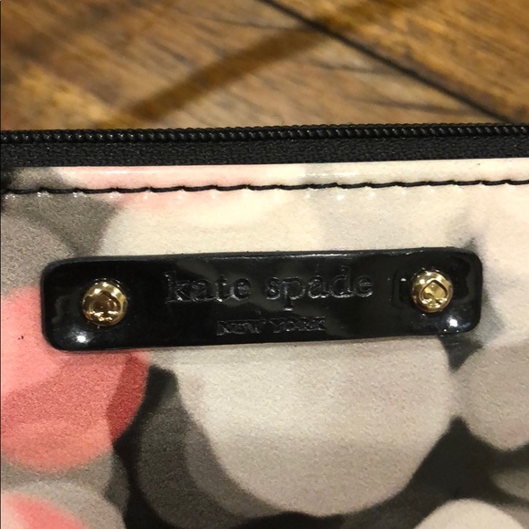 Super Fun Wristlet! See matching bag! - Picture 2 of 4